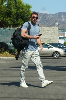 Ben Affleck la aeroport (3) jpg