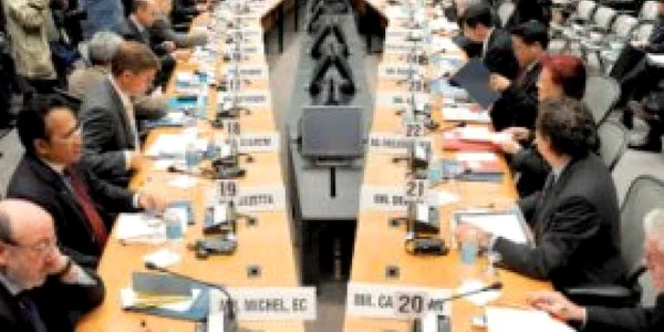 Scrisoarea României către FMI: Guvernul va îngheţa salariile bugetare în 2010