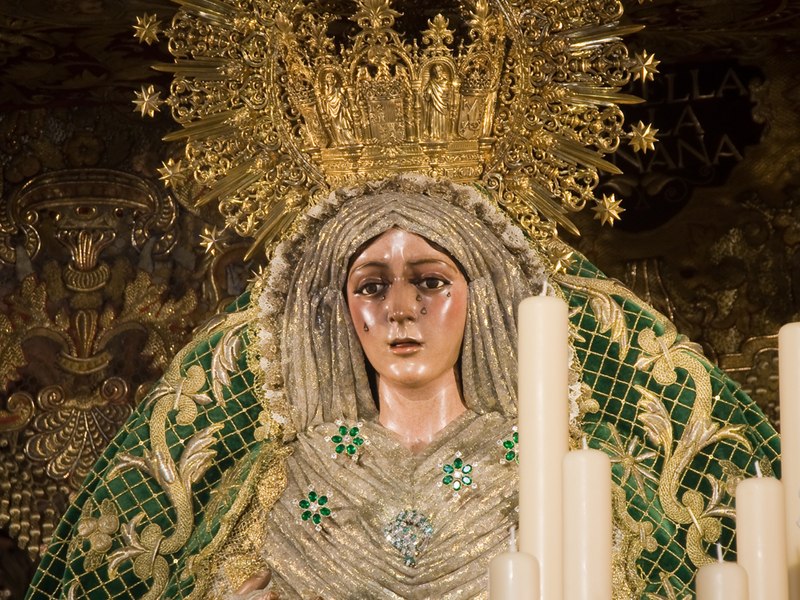 Scandal în Sevilla după ce „Macarena”, celebra statuie a Fecioarei Maria, a fost restaurată: „Parcă i-au făcut operații estetice”