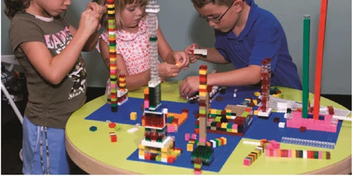 Copiii învaţă mult mai uşor prin joc