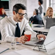 Angajati   Srsa Freepik com jpg