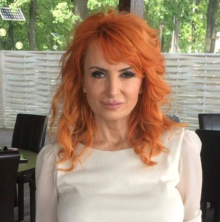 
    Daniela Gyorfi şi George au împreună o fetiţă superbă, pe nume Maria, dar artista nu exclude posibilitatea de a deveni mamă din nou şi, poate poate, îi va dărui iubitului ei un băiat, aşa cum îşi doreşteFoto: arhivă personală  