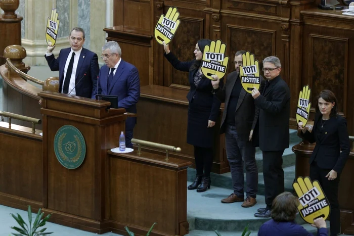 Protest al USR şi PNL pe legile justiţiei în parlament 19 decembrie 2017 FOTO Inquam Photos / Octav Ganea