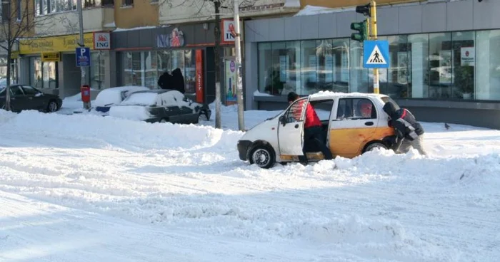 Proba practică a examentului auto va fi reluată când vor fi deszăpezite drumurile