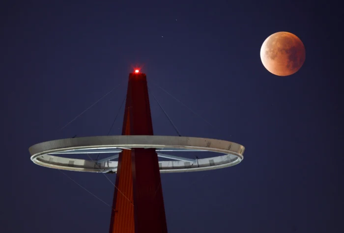 Superluna albastră - sângerie în California. FOTO EPA-EFE