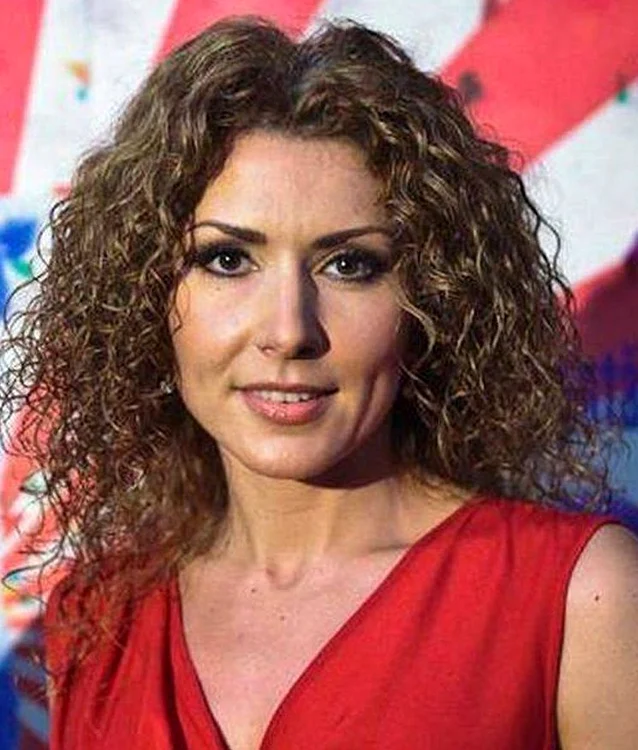 
    Carmen Brumă şi-a deschis culoarea părului cu câteva nuanţe  