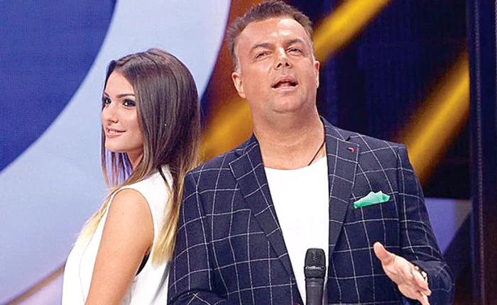 
    Diana îl plimbă pe Adrian prin tot oraşulFoto: Click!  