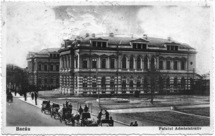 Sub Palatul Administrativ din Bacău s-au găsit grinzi și stâlpi de moară FOTO Visit Bacău