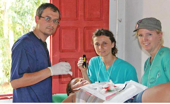 A operat cazuri complicate doar cu anestezie locală