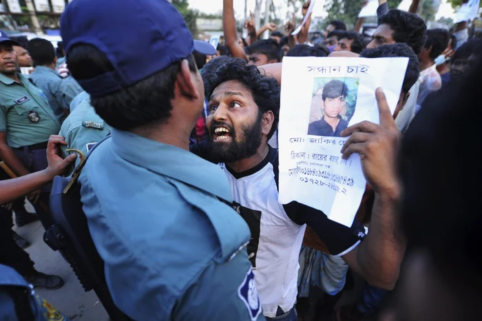 cearta cu poltia banglades foto reuters