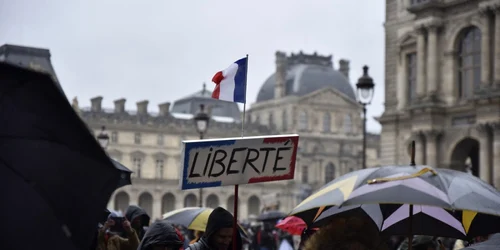 Mii de persoane au protestat în Paris împotriva măsurilor anti covid. Foto Profimedia