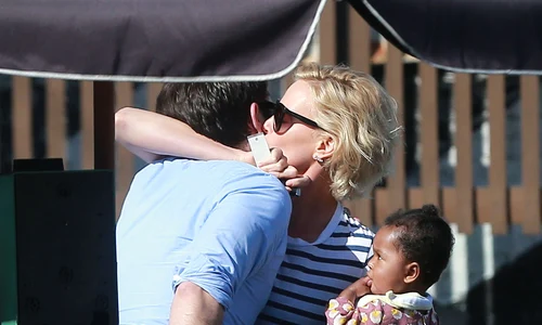Exclusive    Charlize Theron Out For Lunch With A Mystery Man jpeg
