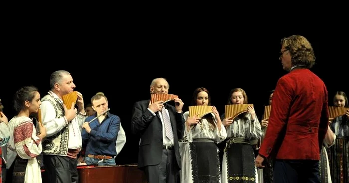 Andre Rieu a repetat, în urmă cu două săptămâni, alături de maestru Zamfir şi liceenii gorjeni