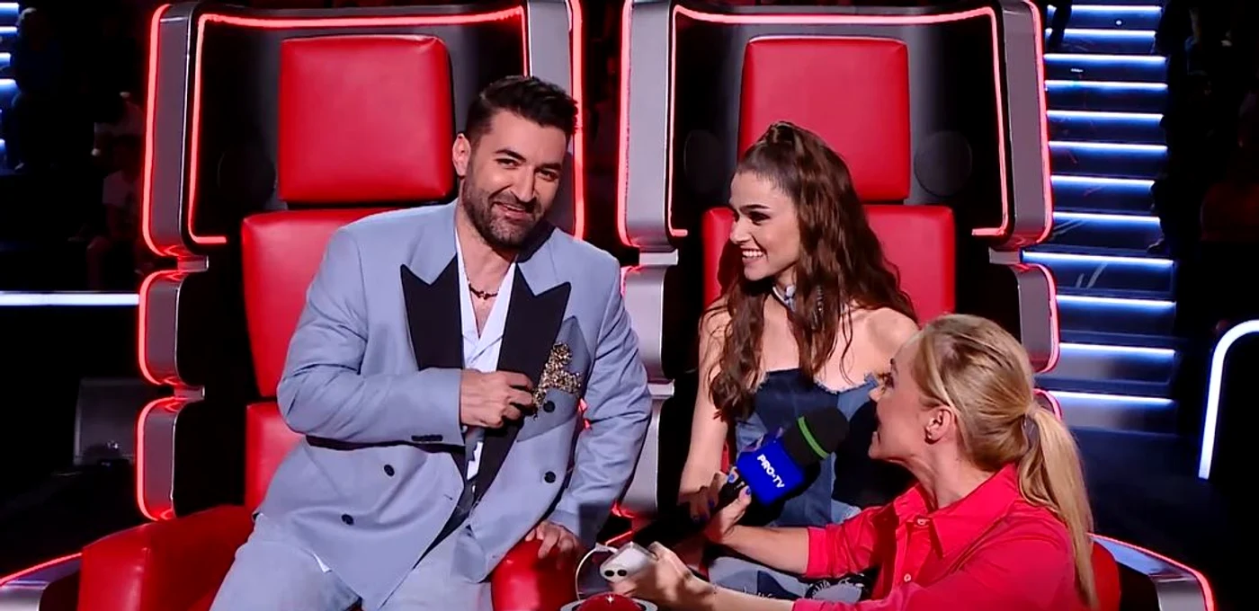 Vocea Romaniei sezonul 10 cinci jurati (2) Smiley si Theo Rose scaun dublu jpg