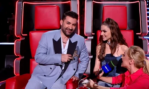 Vocea Romaniei sezonul 10 cinci jurati (2) Smiley si Theo Rose scaun dublu jpg