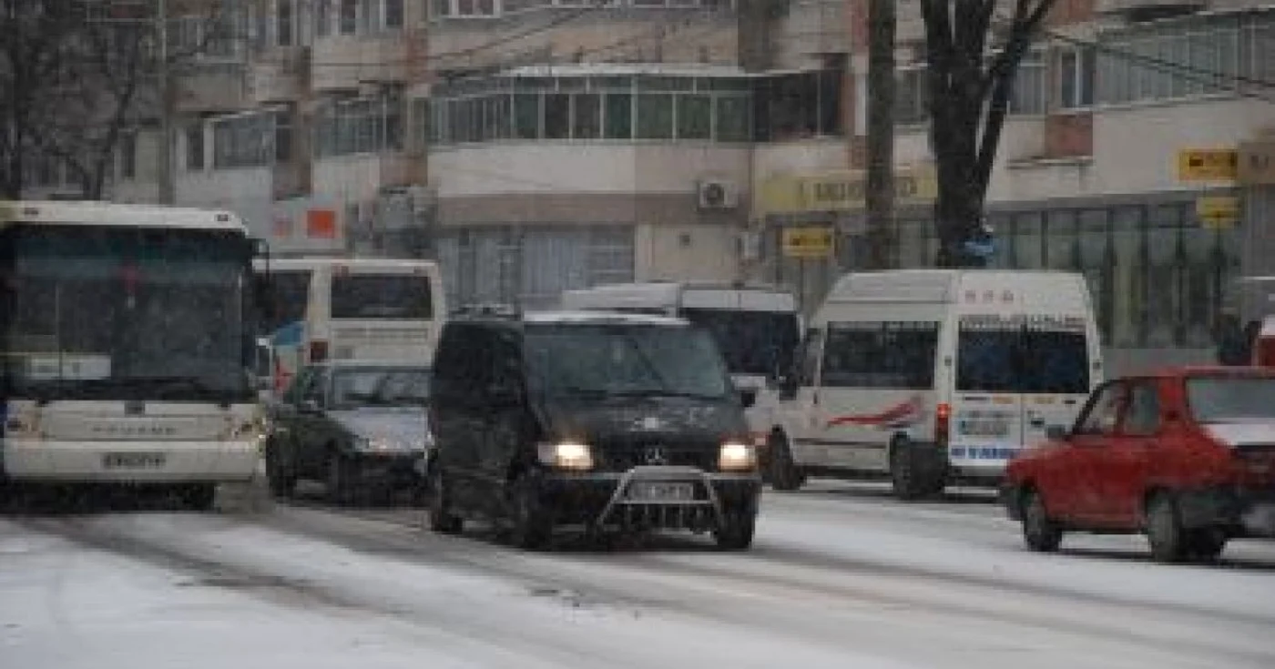 Maşinile de mare tonaj au voie să circule pe un singur drum, foto Ciprian Dragomir