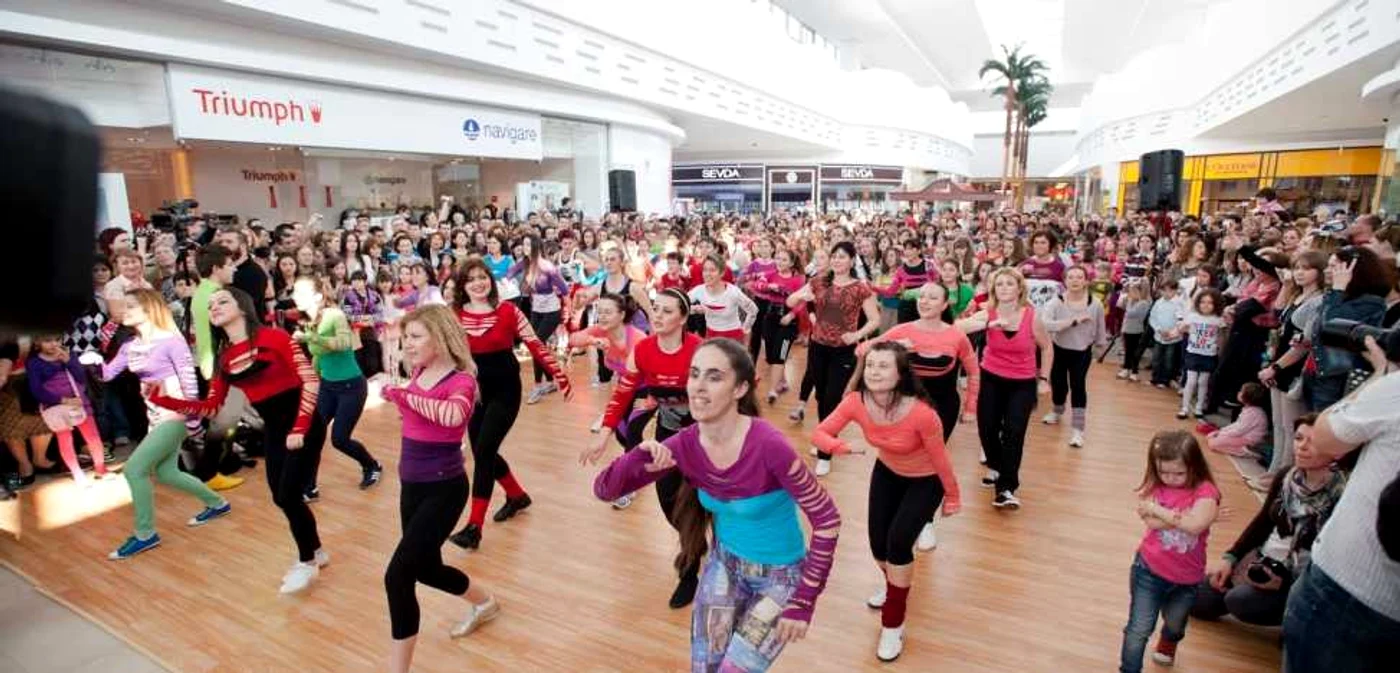 Maraton de distracţie pentru copiii abandonaţiFOTO Total Dance Constanţa