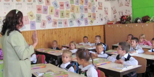 Peste 6.300 de copii au trecut astăzi în clasa I 