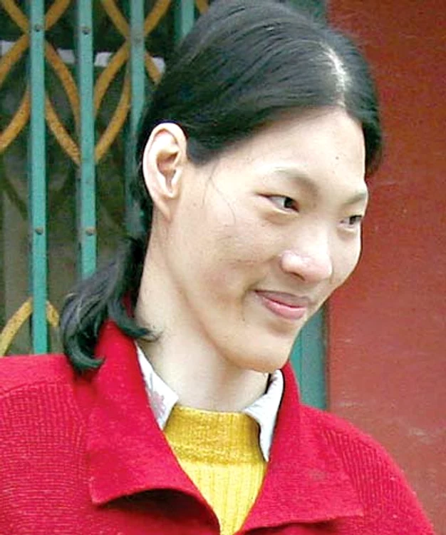 
    † Yao  Defen,  40 de ani  