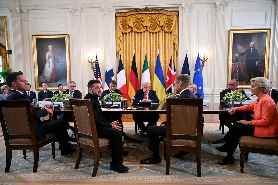 FOTO AFP Trump la masă cu liderii europeni