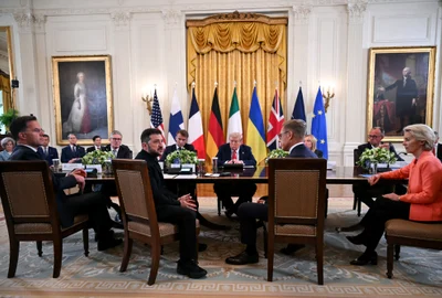 FOTO AFP Trump la masă cu liderii europeni