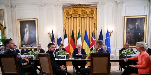 FOTO AFP Trump la masă cu liderii europeni