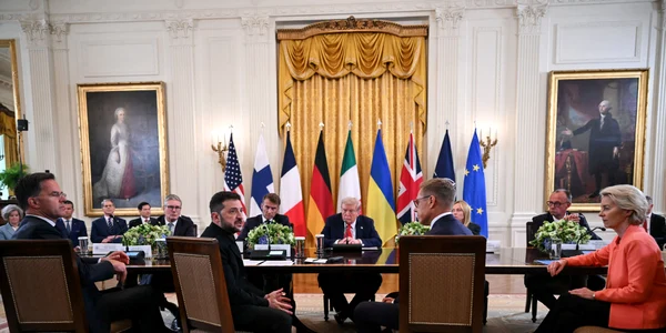 FOTO AFP Trump la masă cu liderii europeni