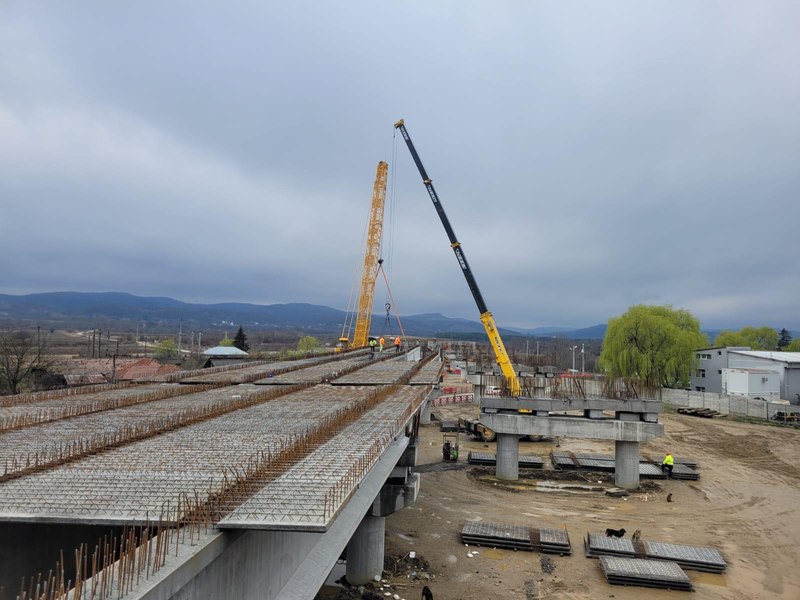 Când se va deschide circulația pe jumătate din tronsonul 5 al autostrăzii Sibiu-Pitești. Până unde se va putea circula