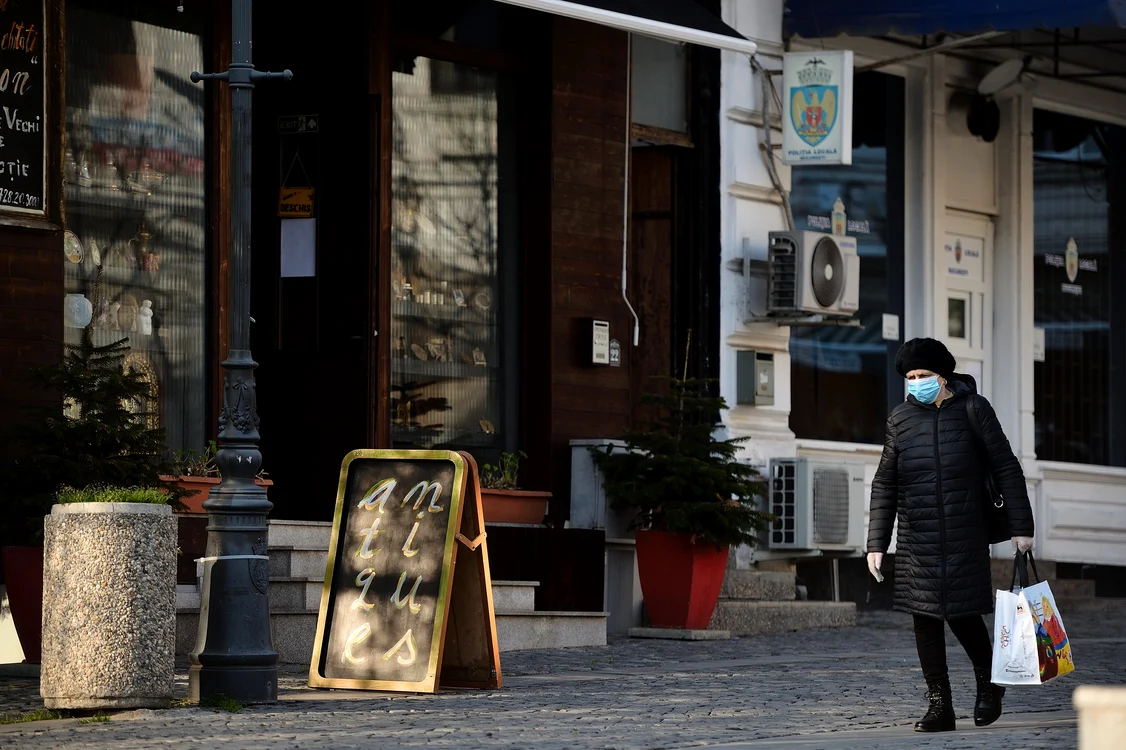 Românii pot afla informații prețioase din surse oficiale precum platforma făcută de Departamentul pentru Situații de UrgențăFoto: Mediafax/Mihai Dăscălescu