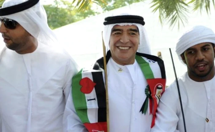 Maradona s-a îmbrăcat și el ca un arab, pe când antrena în Emirate