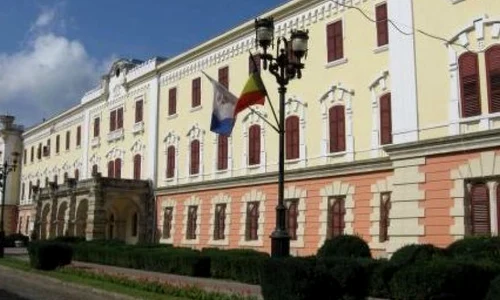 Costumati în personaje istorice pentru a atrage la muzeu jpeg