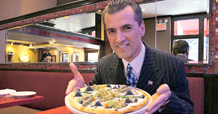 
    Bucătarul Abdel Muhammad  al-Hallabi a intrat în  Cartea Recordurilor  cu pizza lui de 180.000 €   