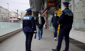 politist oameni prinsi pe strada cu adeverinta falsa jpeg