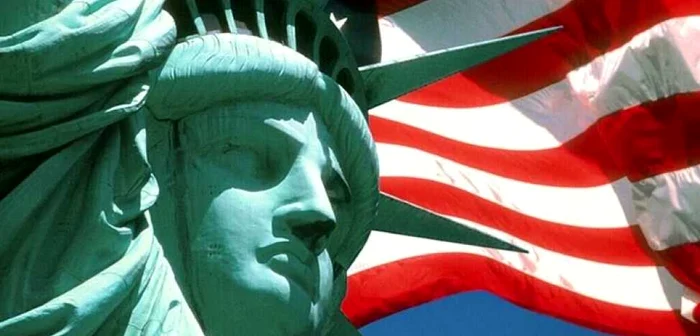 Am urcat, de două ori, în interiorul Statuii Libertăţii din New York. La a doua ascensiune, distanţată în timp de prima, mi-au fost în preajmă un ofiţer şi un diplomat de peste Prut - visând la aceeaşi libertate. A naţiunii române, in integrum.