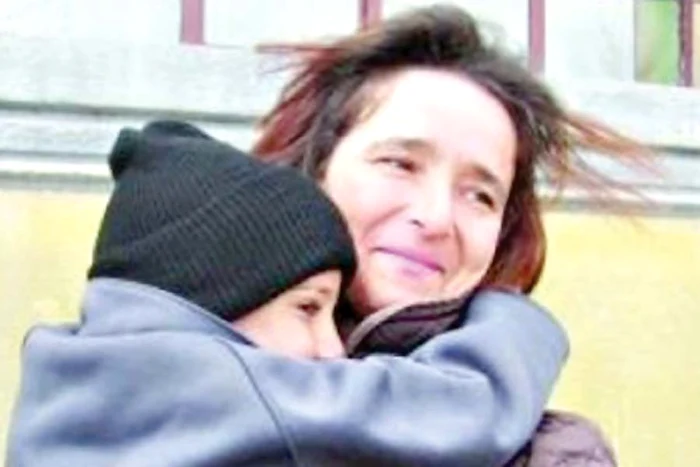 Băieţelul ne-a arătat arsurile din palmă (FOTOGRAFII: Andreea Mitrache)