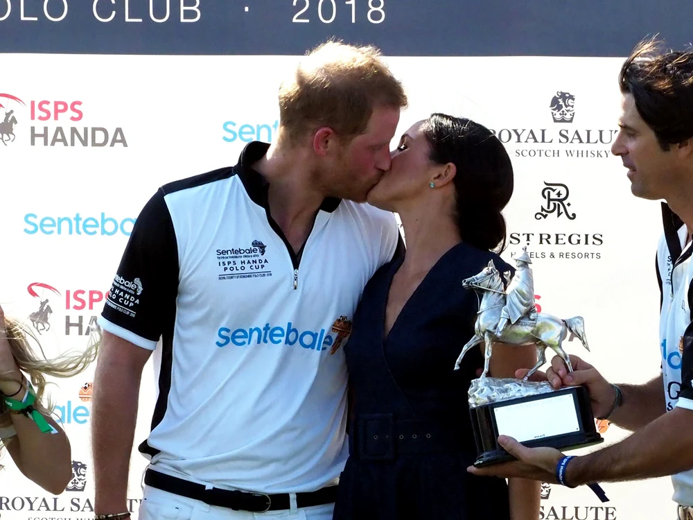 Harry și Meghan s-au cunoscut pe instagram, unde au vorbit prima dată la 1 iulie 2016