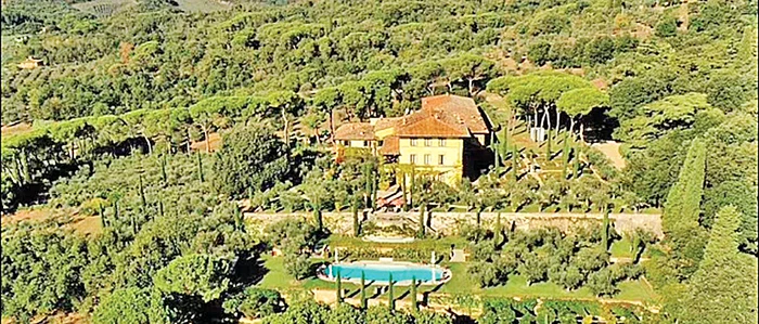 Casa cu piscină a starului, din Toscana