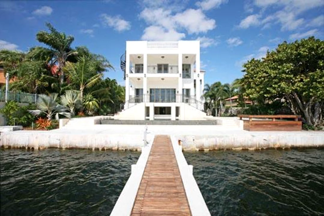 
    Lebron James vrea să plece din MiamiFoto Curbed.com  