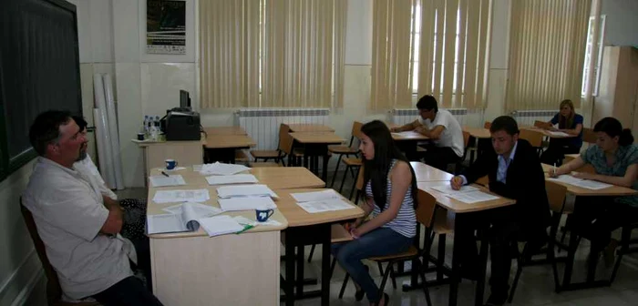 Elevi tulceni în examen