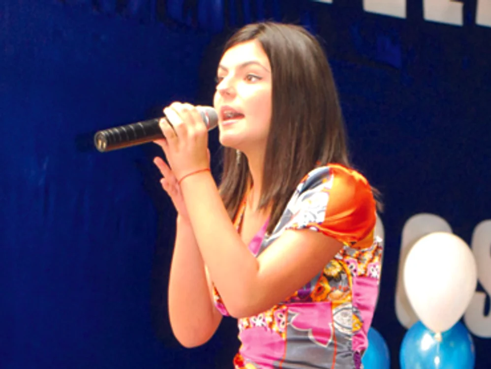 Botoşani: Ana Maria Alexie: „Muzicii româneşti îi lipsesc vocile bune“ (PORTRET)