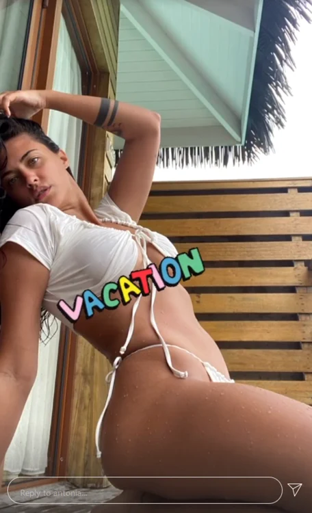
    Antonia, senzuală în Maldivefoto: Instagram  
