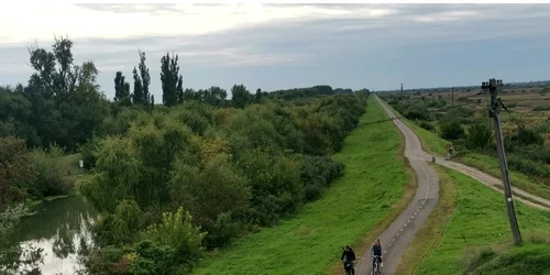 Pista de biciclete pe digul Begăi FOTO Ștefan Both