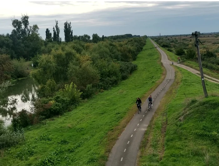 Pista de biciclete de pe digul Begăi FOTO Ștefan Both
