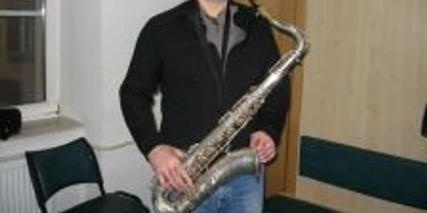 Nicolas Simion predă lecţii de saxofon la o şcoală de muzică din Koln