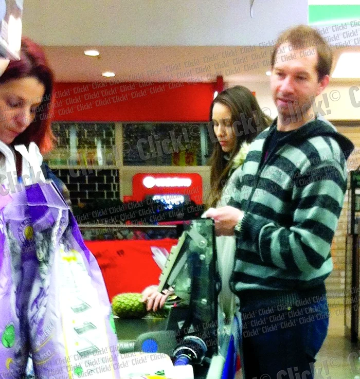 Solistul de la Hi-Q a fost însoţit de iubită