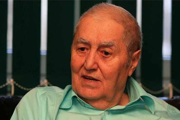 Mihai Bendeac a venit cu ursul la parastasul lui Dan Mihăescu (Foto: Facebook)