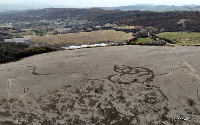 Iazurile de decantare de la Teliuc. Foto: Daniel Guță. ADEVĂRUL