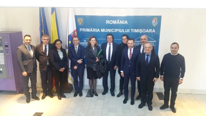 Primarii din Timişoara, Cluj - Napoca şi Arad s-au întâlnit la Timişoara cu reprezentanţi ai CE FOTO D.D.