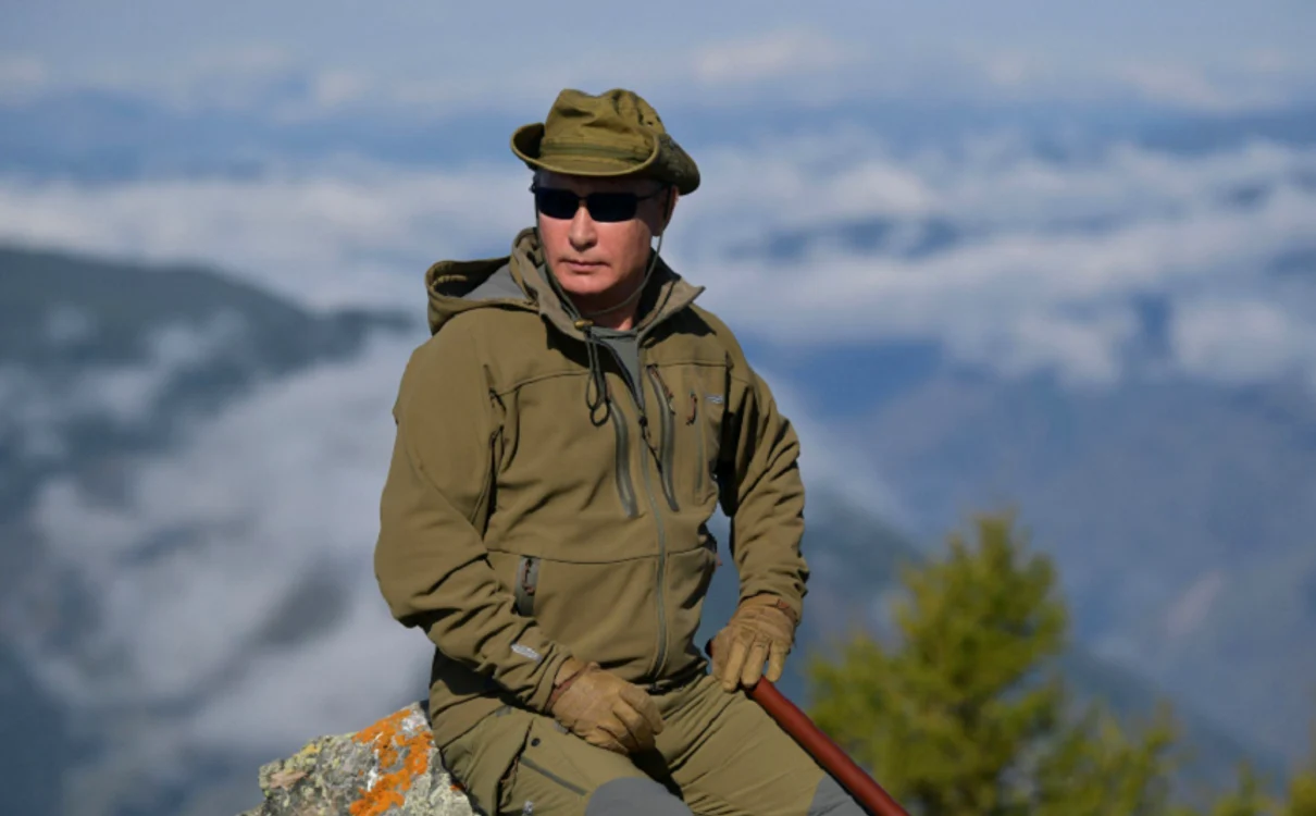 
    Vladiimir Putin și-a sărbătorit ziua de naștere într-o drumețieFoto Twitter  