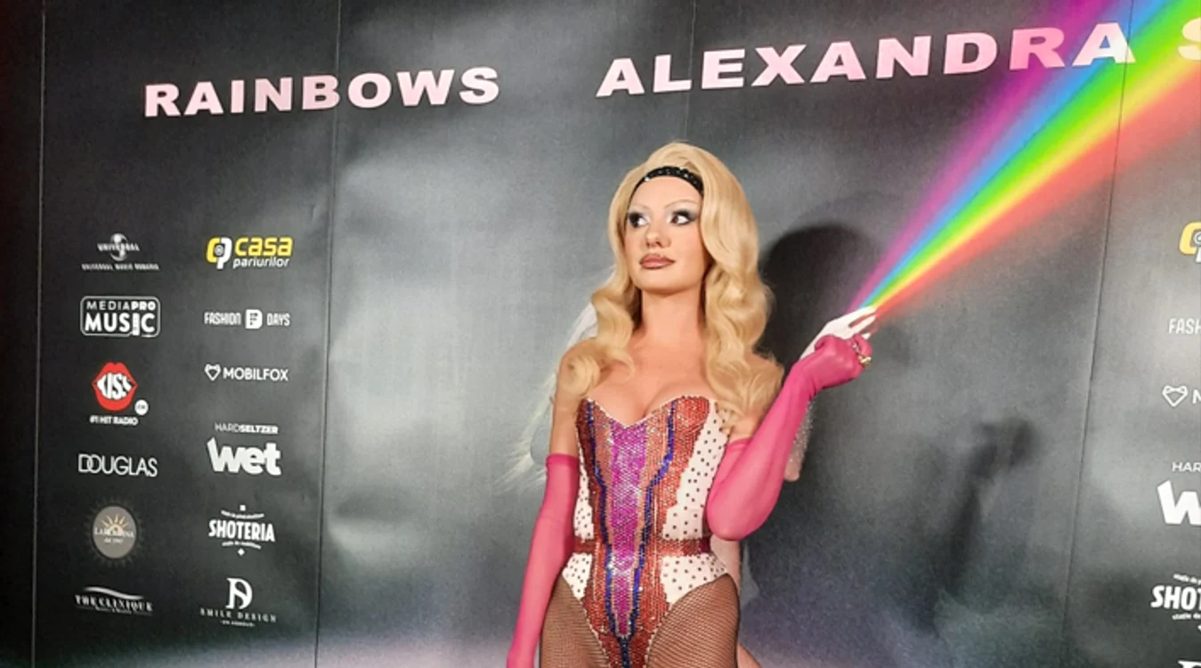 Alexandra Stan, un fel de Dolly Parton